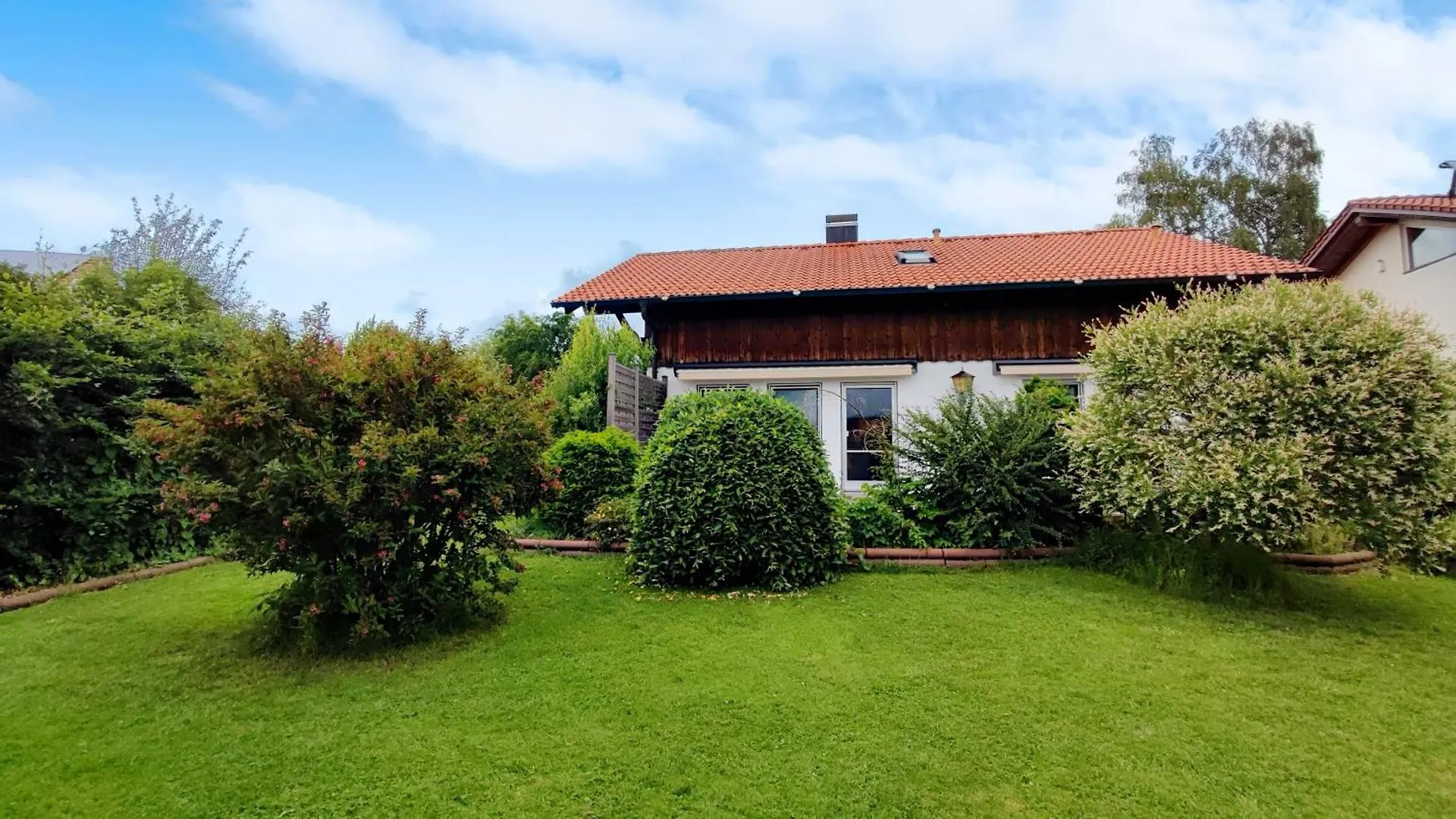 Monteursunterkunft Strasslach- Fitters' Accommodation With Shared Kitchen & Garden