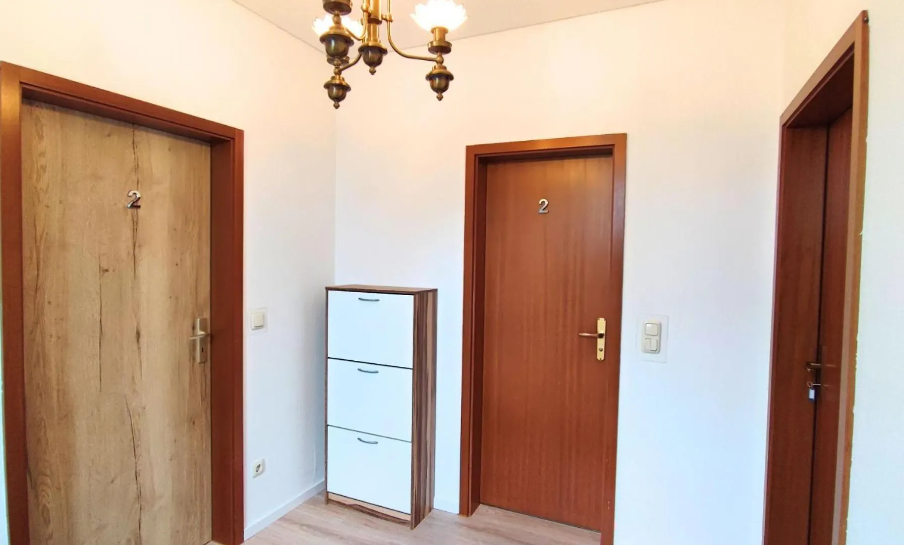 Monteursunterkunft Strasslach- Fitters' Accommodation With Shared Kitchen & Garden