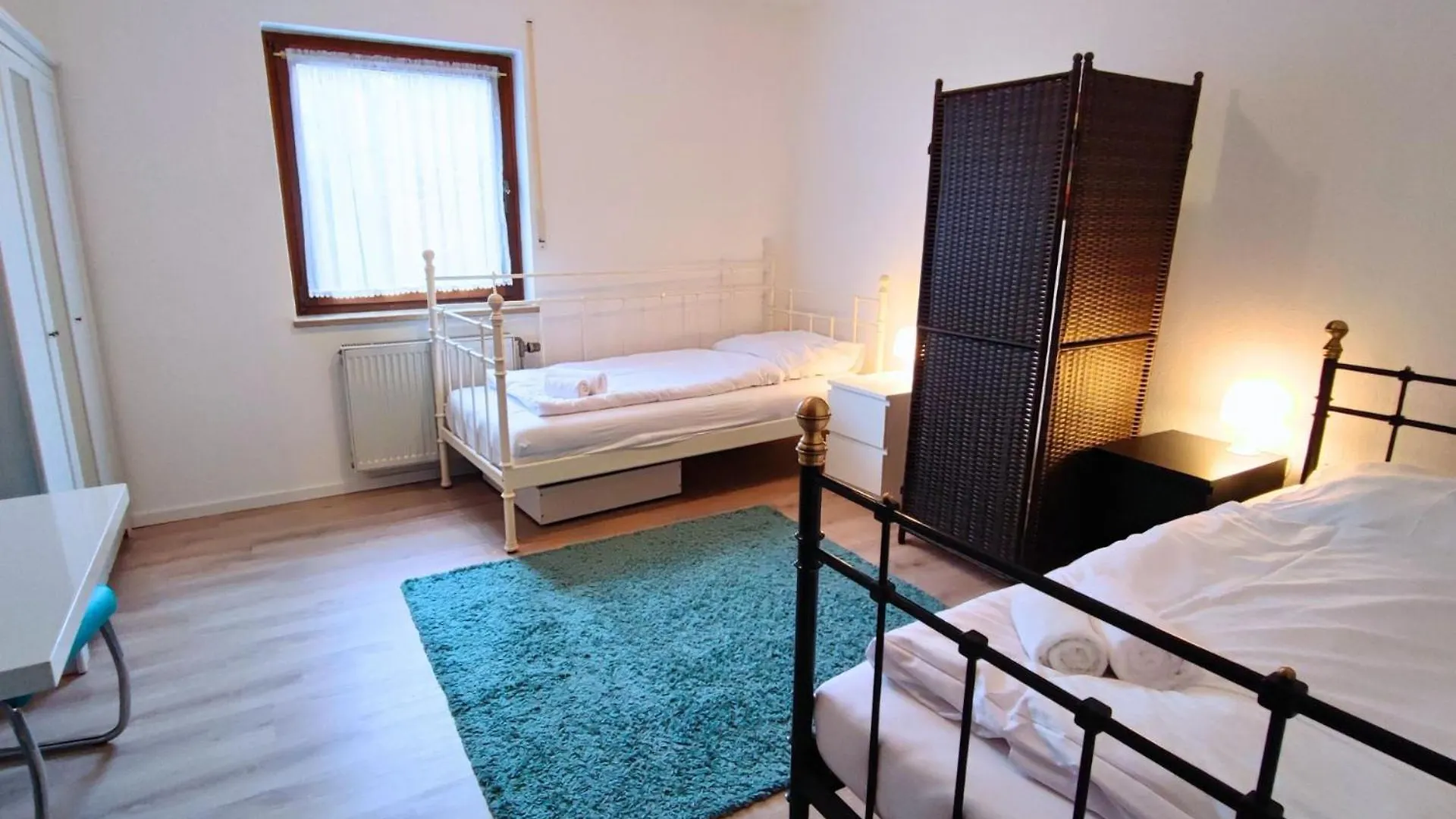 Monteursunterkunft Strasslach- Fitters' Accommodation With Shared Kitchen & Garden Διαμέρισμα