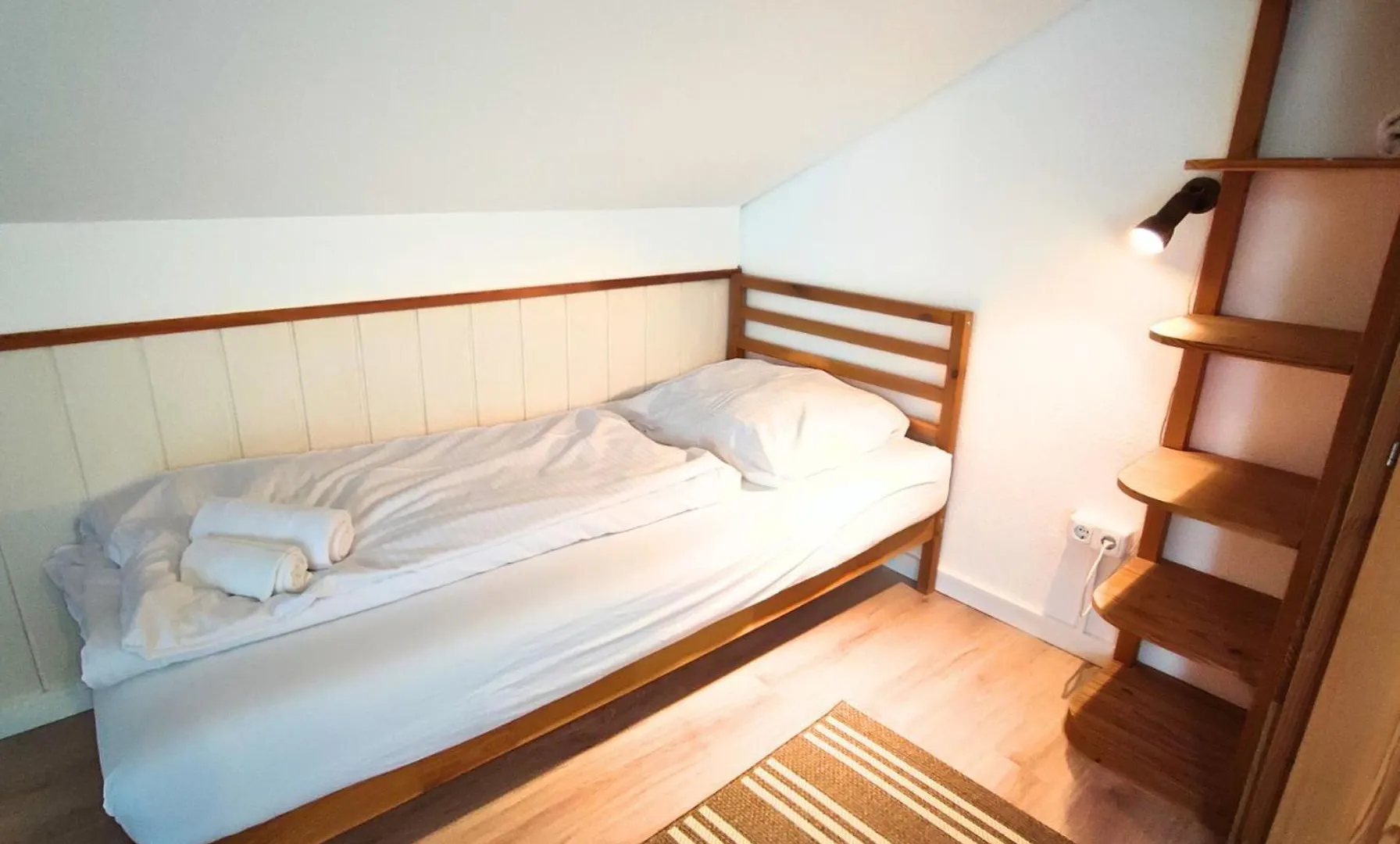 Monteursunterkunft Strasslach- Fitters' Accommodation With Shared Kitchen & Garden 0*, Straßlach-Dingharting